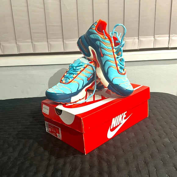 AIR MAX PLUS YOUTH SIZE 6.5 - Picture 1 of 6